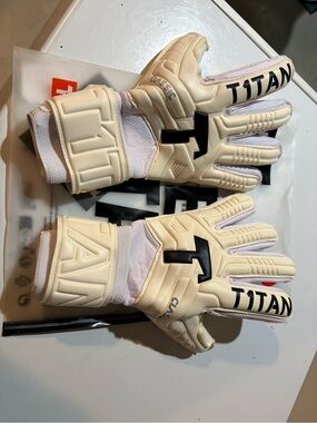 Titan Goalkeeper Gloves size 8